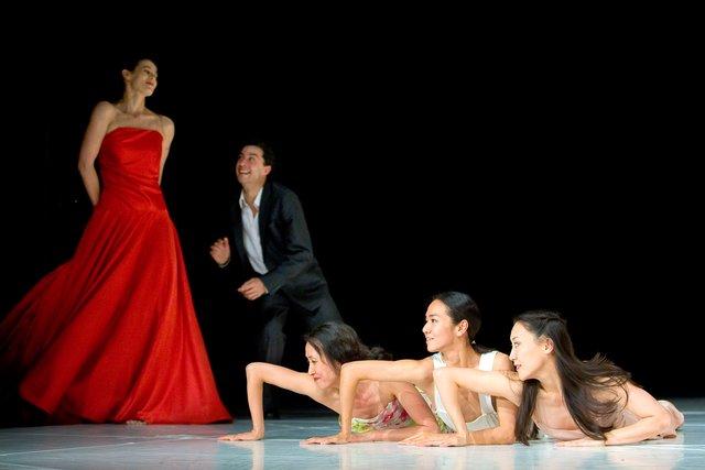« "... como el musguito en la piedra, ay si, si, si ..." (Comme la mousse sur la pierre) » de Pina Bausch avec Tanztheater Wuppertal à l'Opernhaus Wuppertal (Allemagne), 11 juin 2009