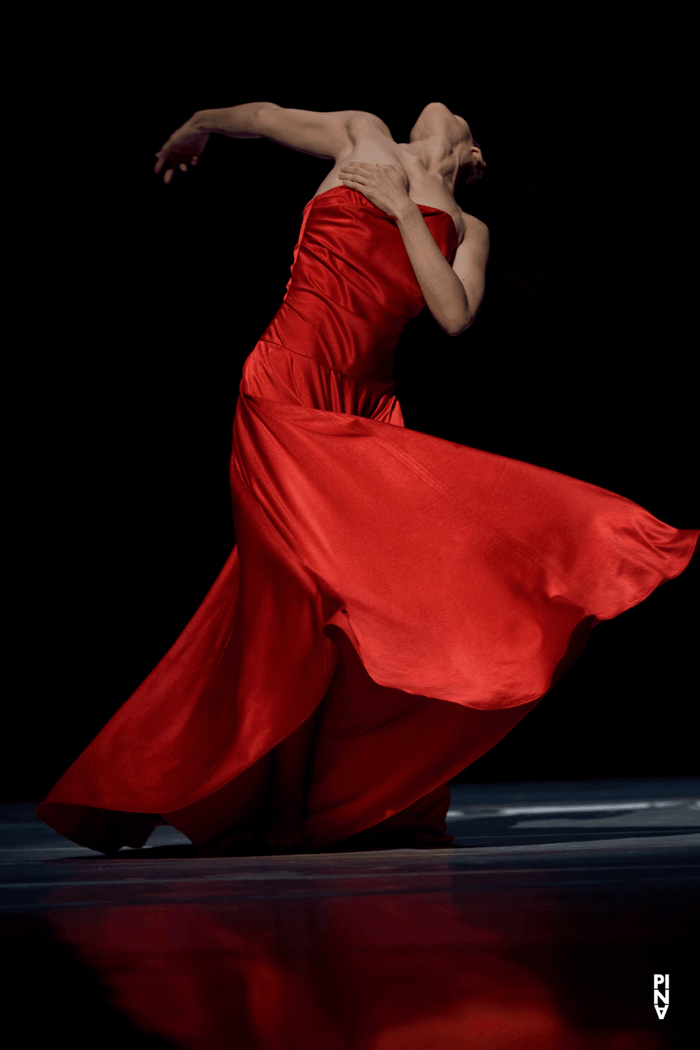 Clémentine Deluy in „"... como el musguito en la piedra, ay si, si, si ..." (Wie das Moos auf dem Stein)“ von Pina Bausch mit Tanztheater Wuppertal im Opernhaus Wuppertal (Deutschland), 11. Juni 2009