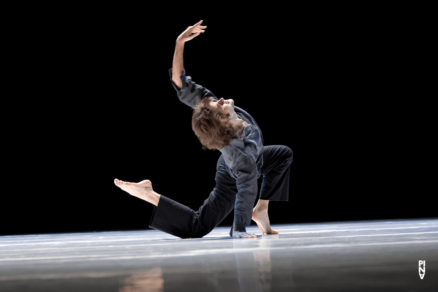 Pau Aran Gimeno in „"... como el musguito en la piedra, ay si, si, si ..." (Wie das Moos auf dem Stein)“ von Pina Bausch mit Tanztheater Wuppertal im Opernhaus Wuppertal (Deutschland), 11. Juni 2009