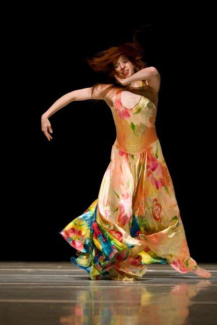 Anna Wehsarg in „"... como el musguito en la piedra, ay si, si, si ..." (Wie das Moos auf dem Stein)“ von Pina Bausch mit Tanztheater Wuppertal im Opernhaus Wuppertal (Deutschland), 11. Juni 2009