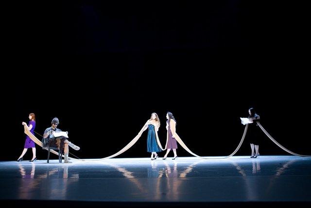 « "... como el musguito en la piedra, ay si, si, si ..." (Comme la mousse sur la pierre) » de Pina Bausch avec Tanztheater Wuppertal à l'Opernhaus Wuppertal (Allemagne), 11 juin 2009