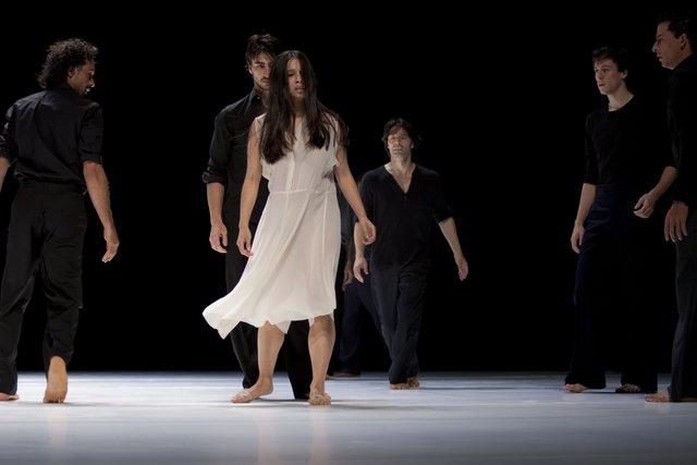 „"... como el musguito en la piedra, ay si, si, si ..." (Wie das Moos auf dem Stein)“ von Pina Bausch mit Tanztheater Wuppertal im Opernhaus Wuppertal (Deutschland), 2. Juni 2011