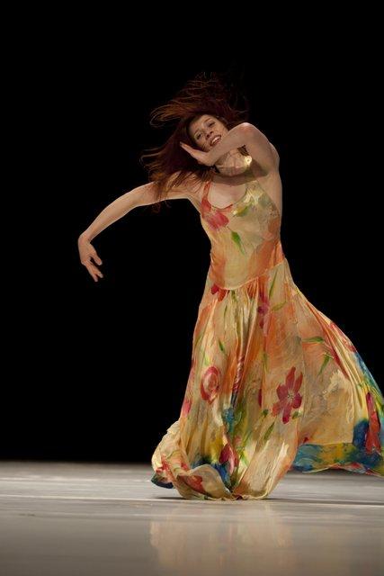 Anna Wehsarg in „"... como el musguito en la piedra, ay si, si, si ..." (Wie das Moos auf dem Stein)“ von Pina Bausch mit Tanztheater Wuppertal im Opernhaus Wuppertal (Deutschland), 2. Juni 2011