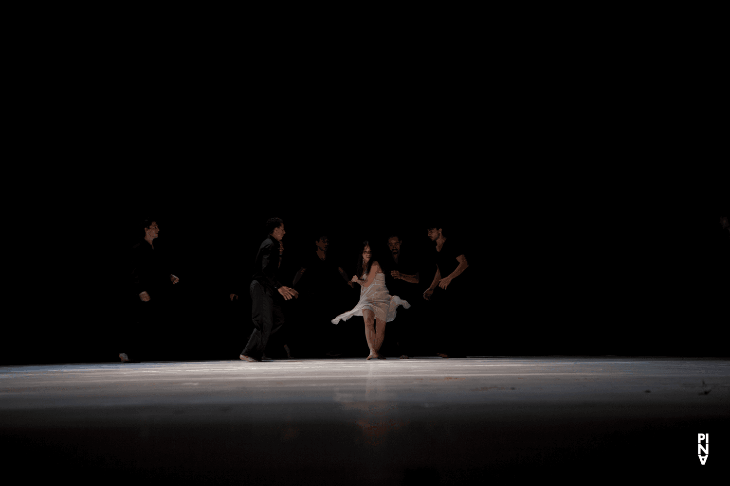 „"... como el musguito en la piedra, ay si, si, si ..." (Wie das Moos auf dem Stein)“ von Pina Bausch mit Tanztheater Wuppertal im Opernhaus Wuppertal (Deutschland), 2. Juni 2011