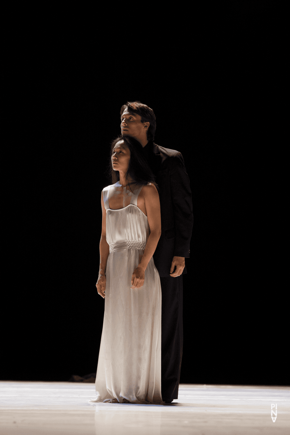 Aleš Čuček und Tsai-Chin Yu in „"... como el musguito en la piedra, ay si, si, si ..." (Wie das Moos auf dem Stein)“ von Pina Bausch mit Tanztheater Wuppertal im Opernhaus Wuppertal (Deutschland), 25. September 2014