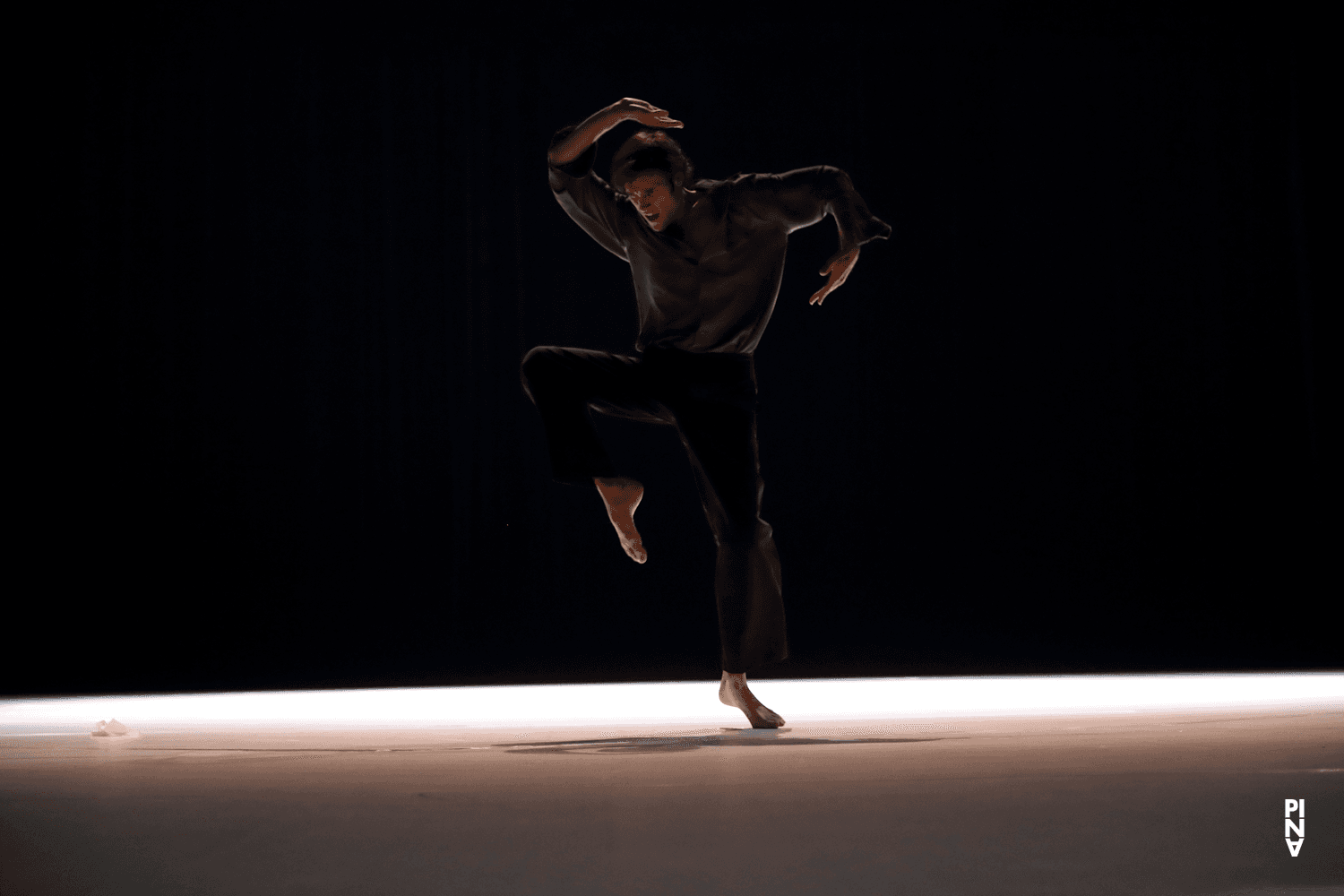 Pablo Aran Gimeno dans « "... como el musguito en la piedra, ay si, si, si ..." (Comme la mousse sur la pierre) » de Pina Bausch avec Tanztheater Wuppertal, 2 octobre 2019