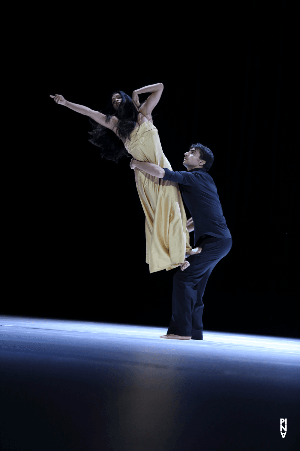 Damiano Ottavio Bigi et Silvia Farias Heredia dans « "... como el musguito en la piedra, ay si, si, si ..." (Comme la mousse sur la pierre) » de Pina Bausch avec Tanztheater Wuppertal, 2 octobre 2019