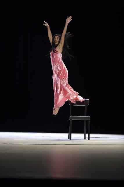 Ditta Miranda Jasjfi in „"... como el musguito en la piedra, ay si, si, si ..." (Wie das Moos auf dem Stein)“ von Pina Bausch mit Tanztheater Wuppertal, 2. Oktober 2019