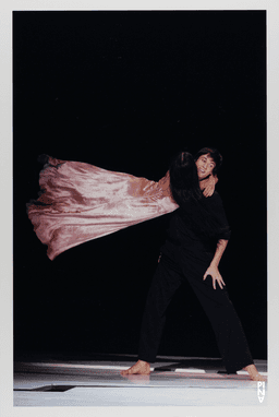 Aleš Čuček et Ditta Miranda Jasjfi dans « "... como el musguito en la piedra, ay si, si, si ..." (Comme la mousse sur la pierre) » de Pina Bausch, saison 2009/10 | Photo: Bettina Stöß