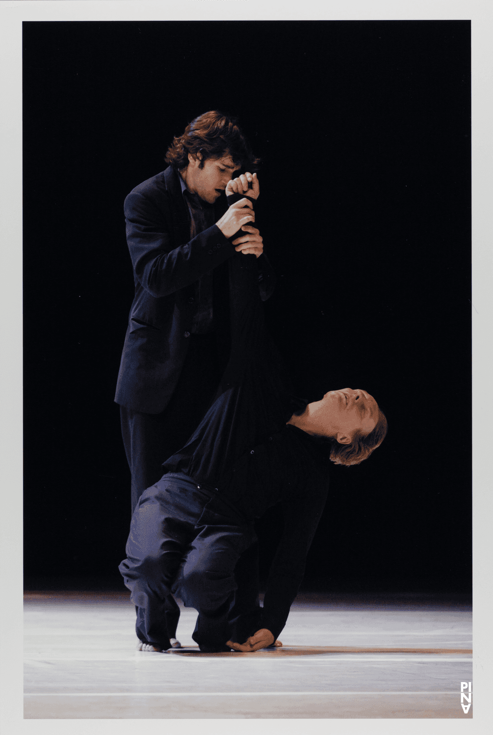 Pablo Aran Gimeno et Dominique Mercy dans « "... como el musguito en la piedra, ay si, si, si ..." (Comme la mousse sur la pierre) » de Pina Bausch