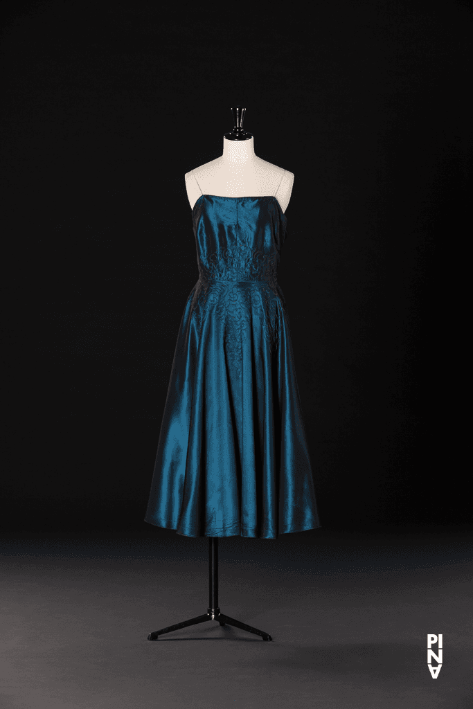 Kleid, getragen von Thusnelda Mercy in „"... como el musguito en la piedra, ay si, si, si ..." (Wie das Moos auf dem Stein)“ von Pina Bausch