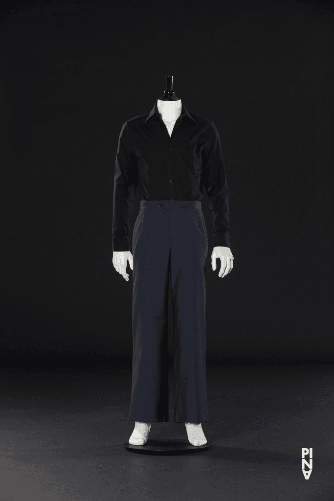 Hemd, getragen von Eddie Martinez in „"... como el musguito en la piedra, ay si, si, si ..." (Wie das Moos auf dem Stein)“ von Pina Bausch