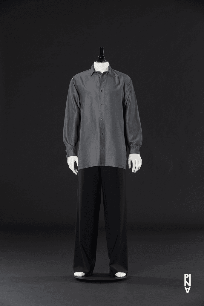Hemd, getragen von Pau Aran Gimeno in „"... como el musguito en la piedra, ay si, si, si ..." (Wie das Moos auf dem Stein)“ von Pina Bausch