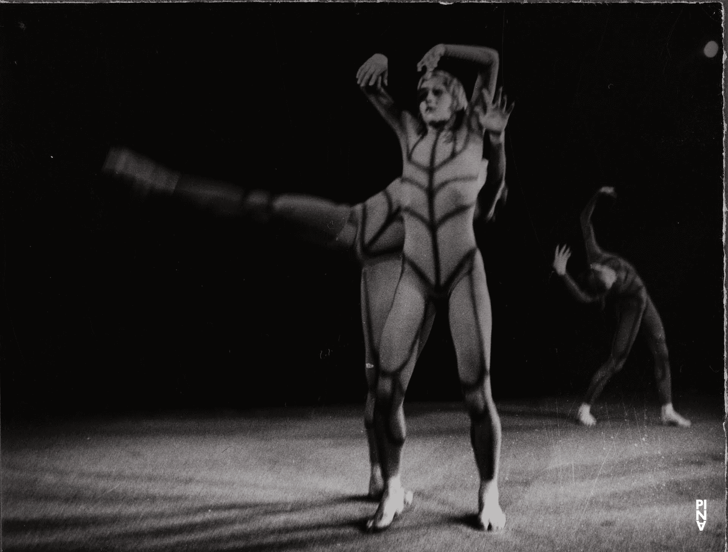 Marlis Alt et Susanne Linke dans « Nachnull (Après Zéro) » de Pina Bausch