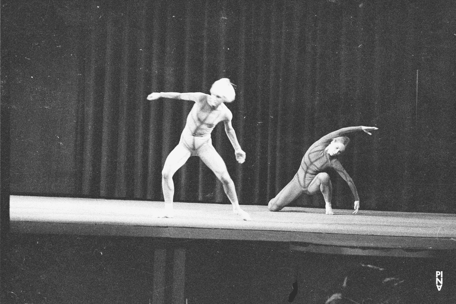 Marlis Alt und Susanne Linke in „Nachnull“ von Pina Bausch