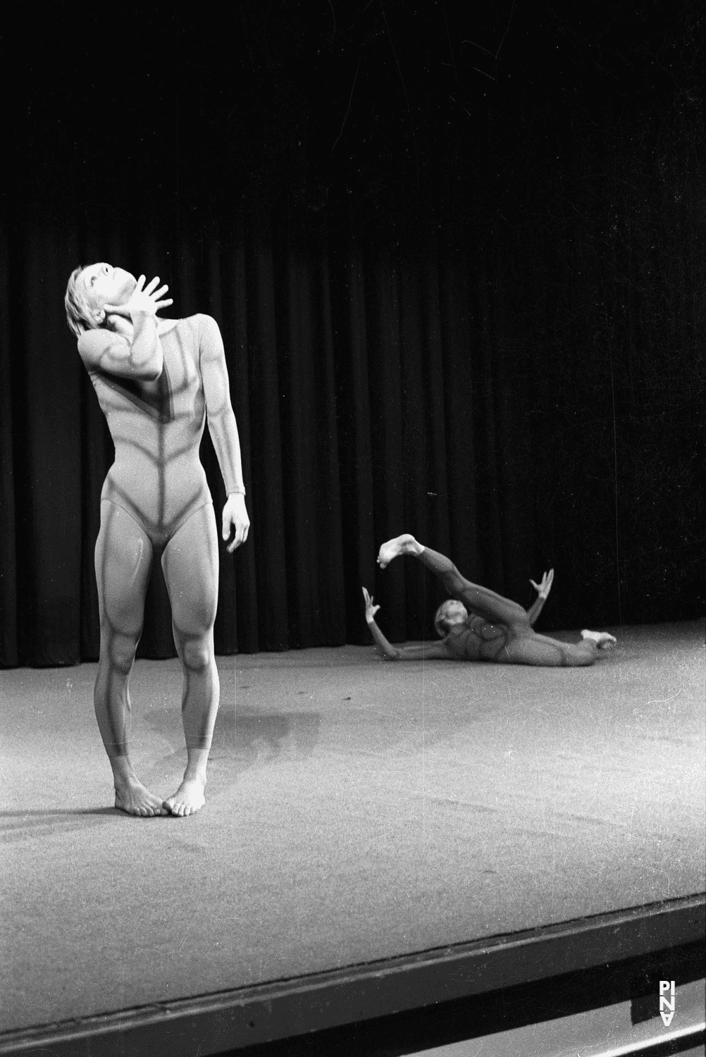 Marlis Alt und Ulrike Baehr in „Nachnull“ von Pina Bausch