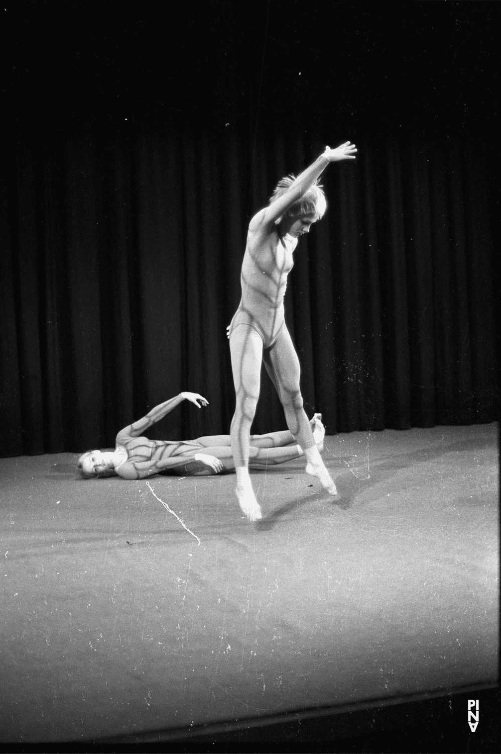 Marlis Alt und Beate Schüßler-Preuss in „Nachnull“ von Pina Bausch
