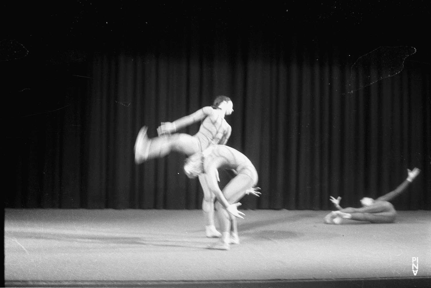 Marlis Alt, Fridel Deharde und Ulrike Baehr in „Nachnull“ von Pina Bausch