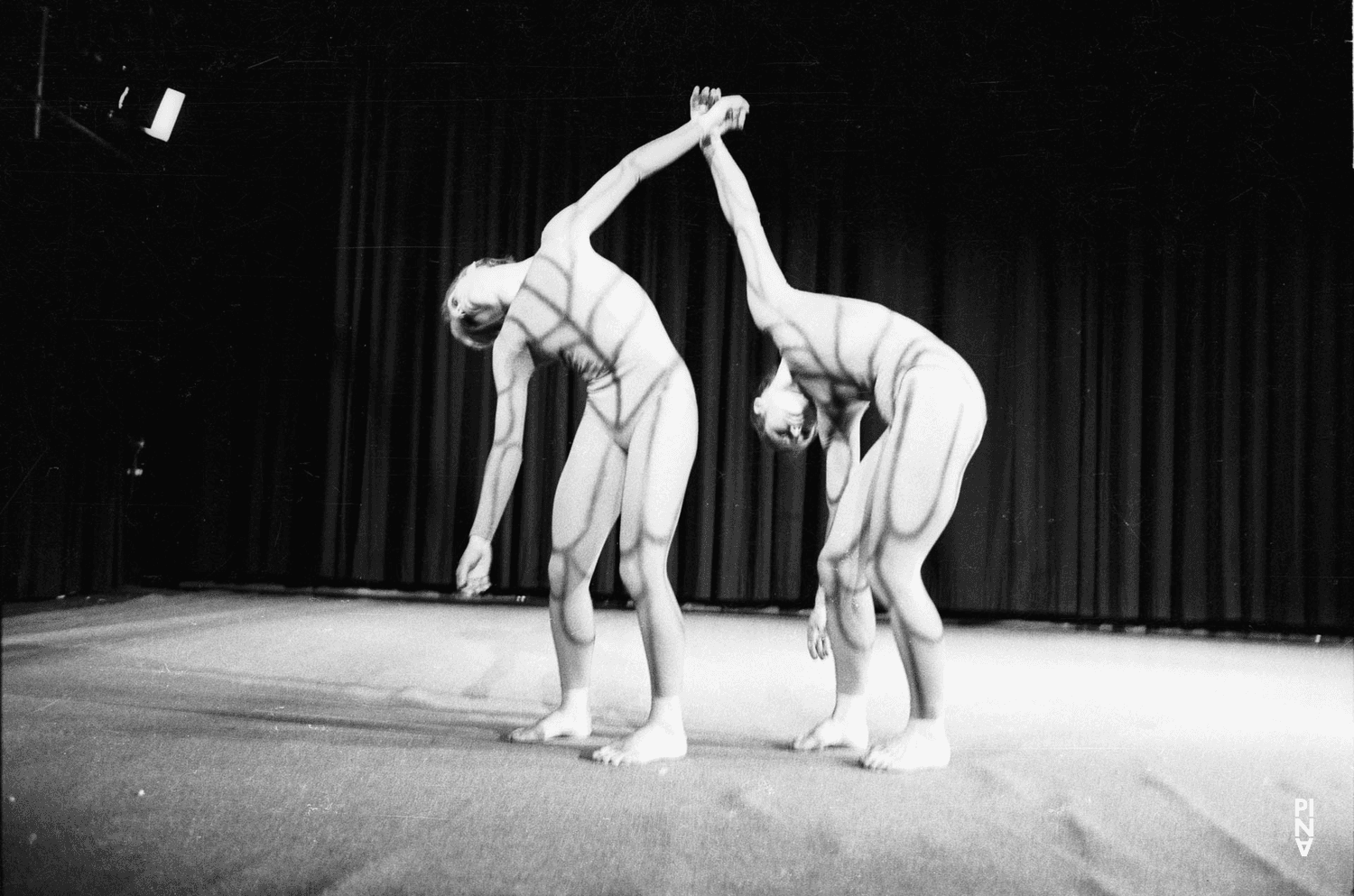 Erika Fabry und Marlis Alt in „Nachnull“ von Pina Bausch