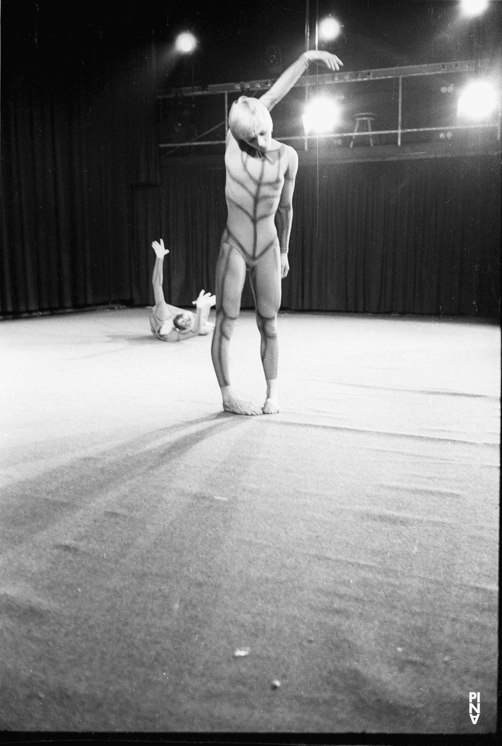 Marlis Alt und Ulrike Baehr in „Nachnull“ von Pina Bausch