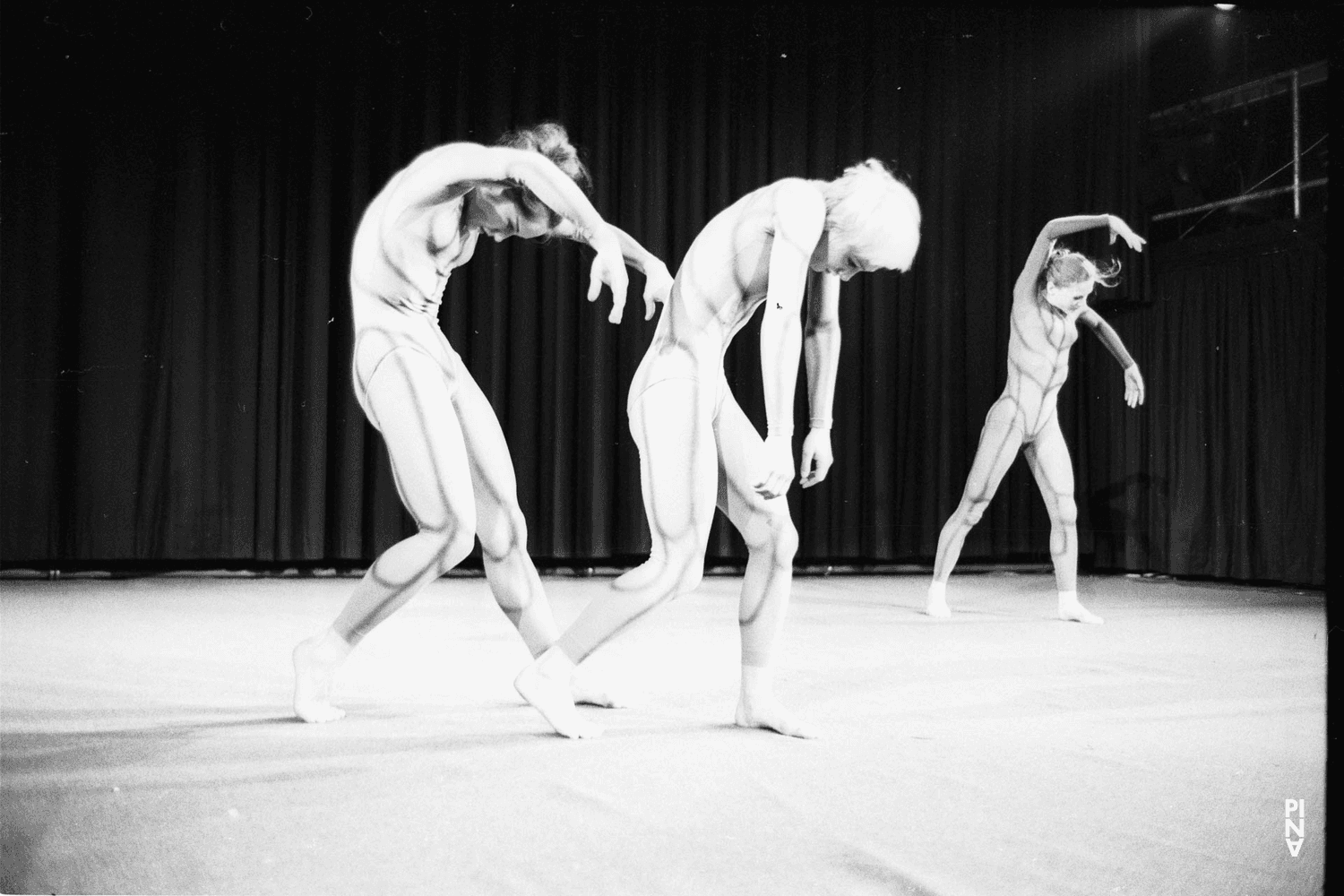 Fridel Deharde, Marlis Alt et Ulrike Baehr dans « Nachnull (Après Zéro) » de Pina Bausch