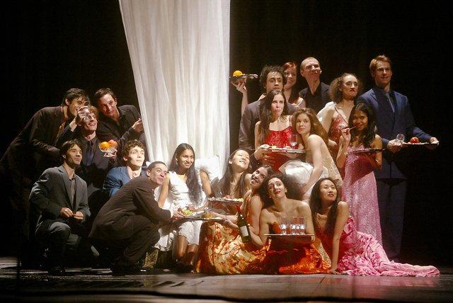 „Nefés“ von Pina Bausch mit Tanztheater Wuppertal im Opernhaus Wuppertal (Deutschland), 20. März 2003