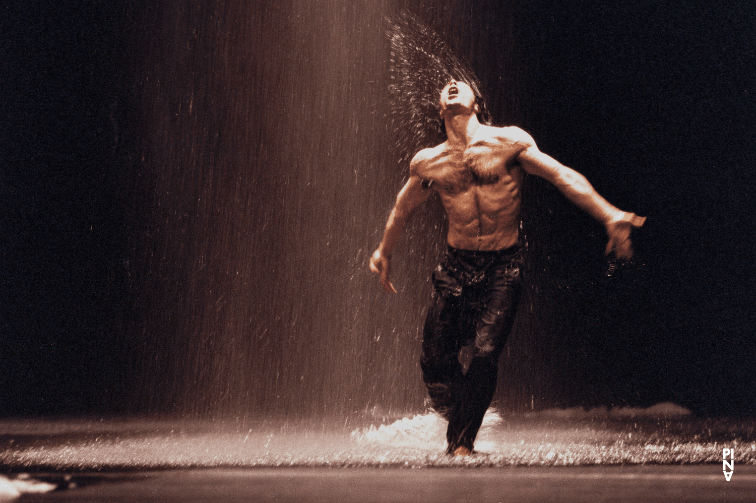 Rainer Behr in „Nefés“ von Pina Bausch