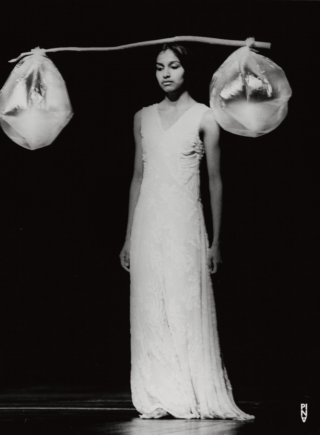 Shantala Shivalingappa in „Nefés“ von Pina Bausch