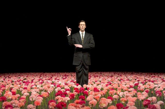 Scott Jennings dans « Nelken (Les œillets) » de Pina Bausch avec Tanztheater Wuppertal à l'Opernhaus Wuppertal (Allemagne), 28 janvier 2015