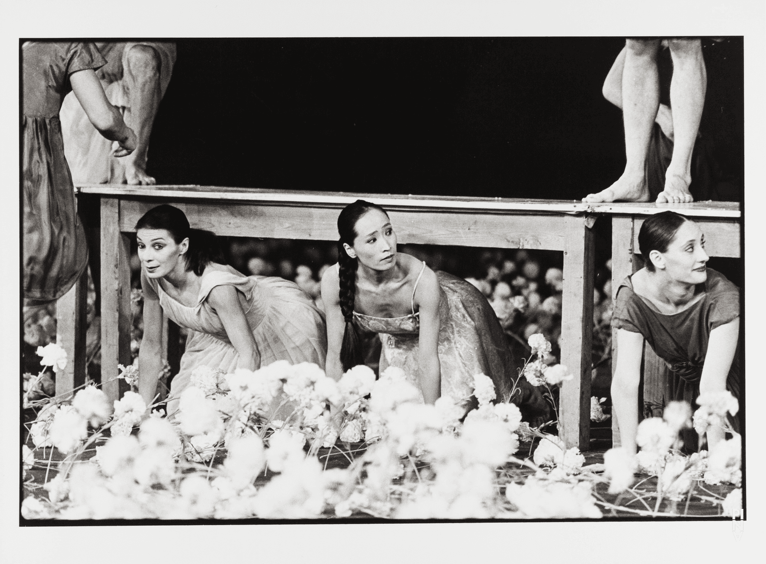 Nazareth Panadero, Kyomi Ichida und Anne Marie Benati in „Nelken“ von Pina Bausch