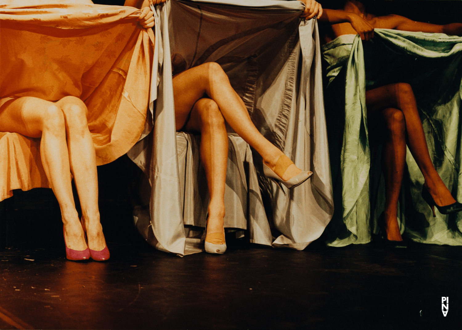 Barbara Kaufmann, Regina Advento et Chrystel Guillebeaud dans « Nur Du » de Pina Bausch