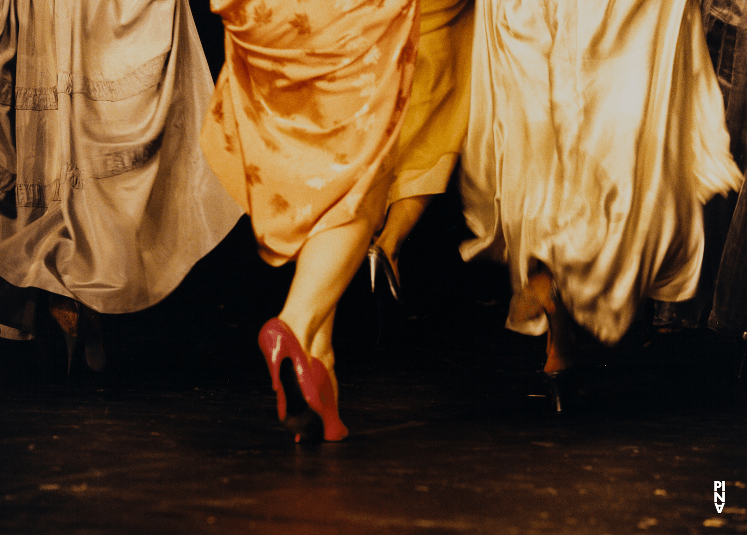 Barbara Kaufmann, Julie Shanahan und Chrystel Guillebeaud in „Nur Du“ von Pina Bausch