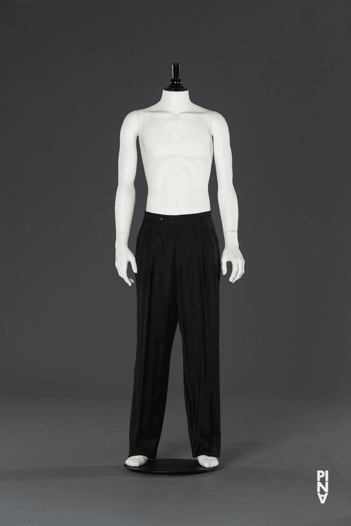 Pantalon, porté dans Andrey Berezin et Jan Minařík en « Nur Du » de Pina Bausch