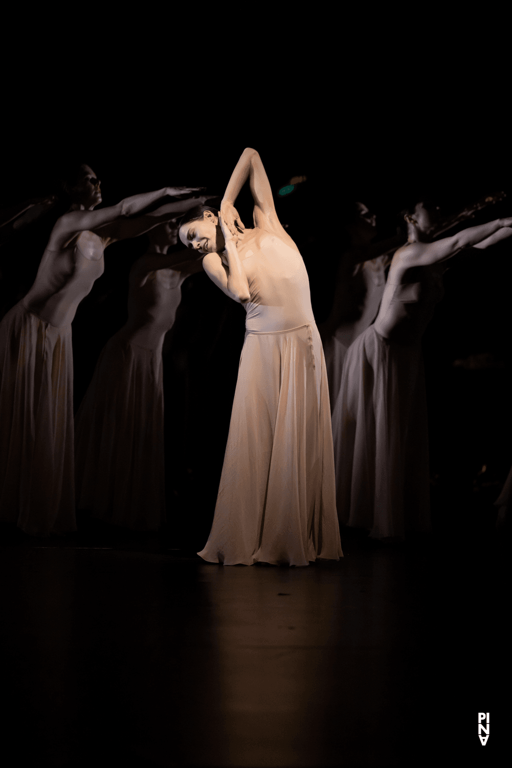 Luiza Braz Batista dans « Orpheus und Eurydike » de Pina Bausch avec Tanztheater Wuppertal à l'Opernhaus Wuppertal (Allemagne), 8 avril 2022