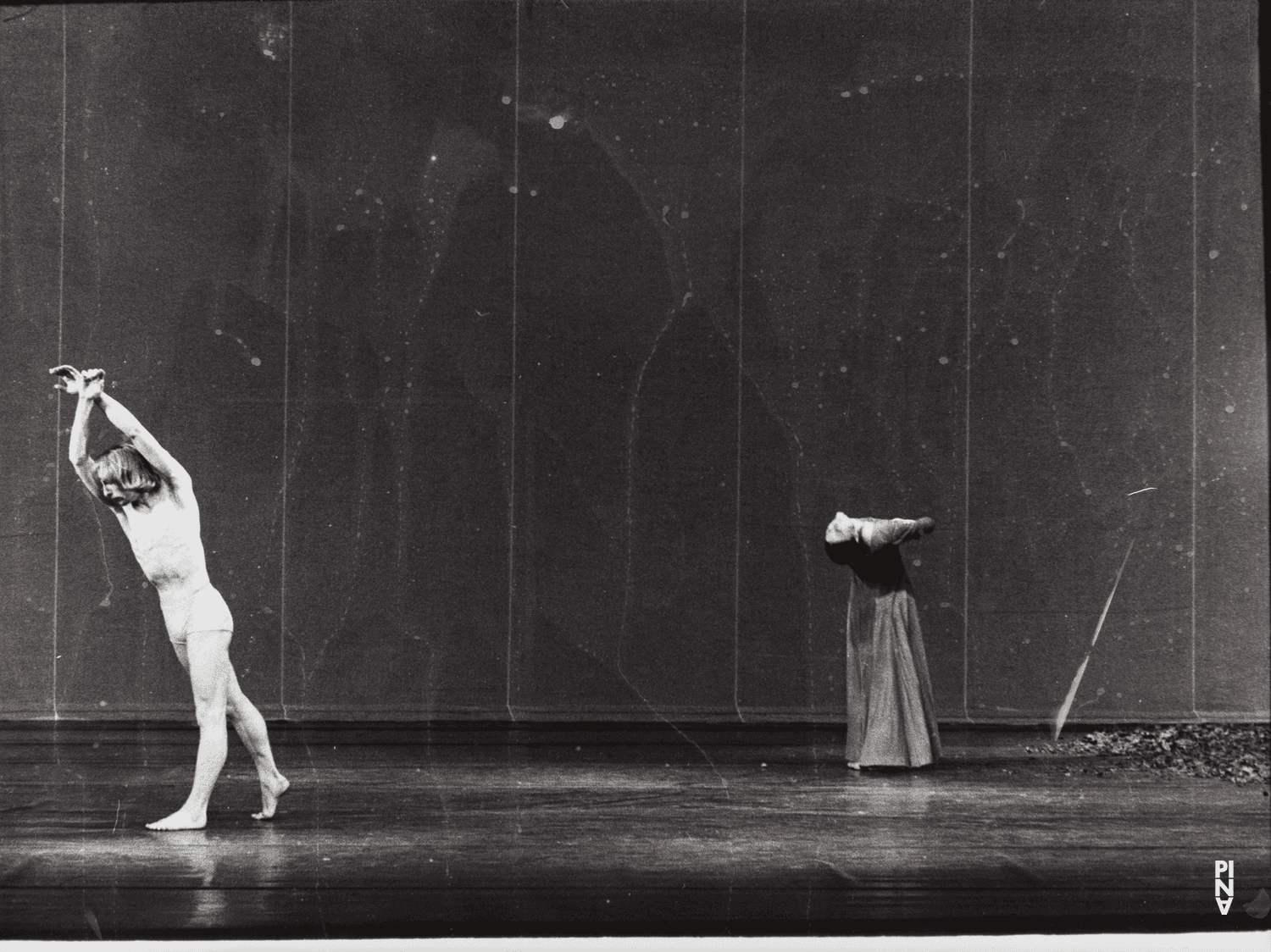 Dominique Mercy and Malou Airaudo in “Orpheus und Eurydike” by Pina Bausch