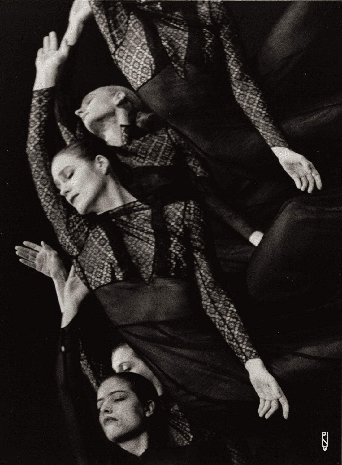 Julie Shanahan et Julie Anne Stanzak dans « Orpheus und Eurydike » de Pina Bausch