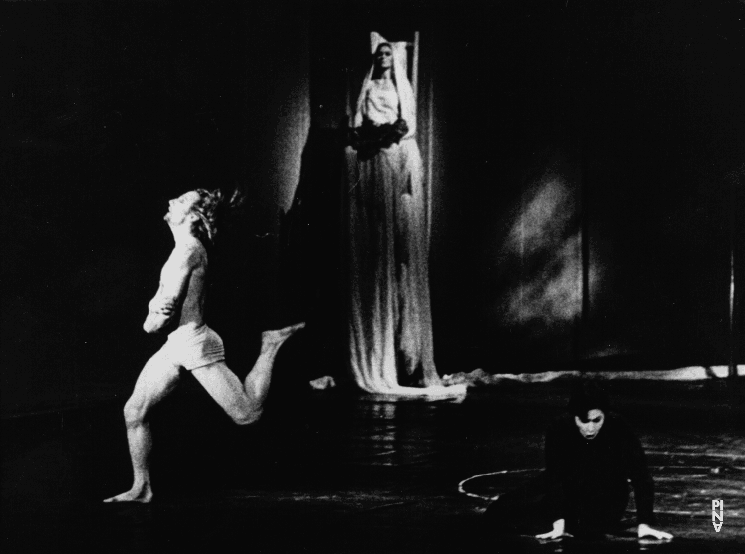 Dominique Mercy and Malou Airaudo in “Orpheus und Eurydike” by Pina Bausch