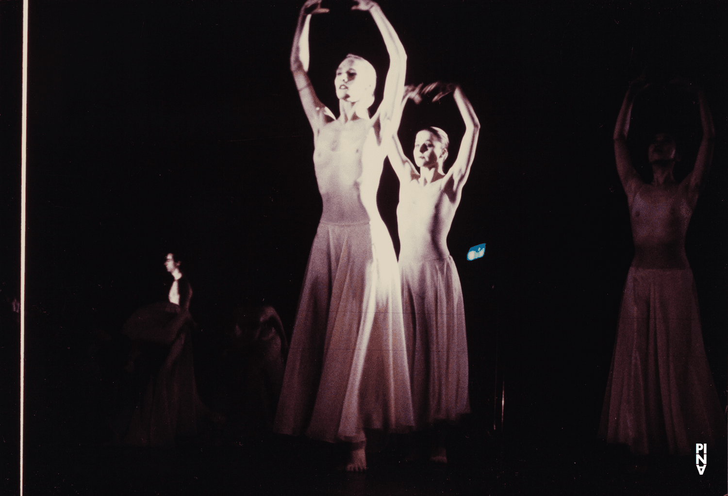 Barbara Kaufmann, Julie Shanahan et Thomas Duchatelet dans « Orpheus und Eurydike » de Pina Bausch