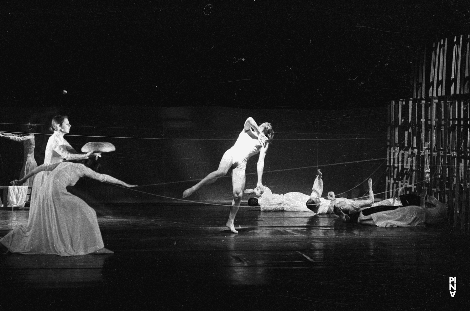 Colleen Finneran-Meessmann and Dominique Mercy in “Orpheus und Eurydike” by Pina Bausch