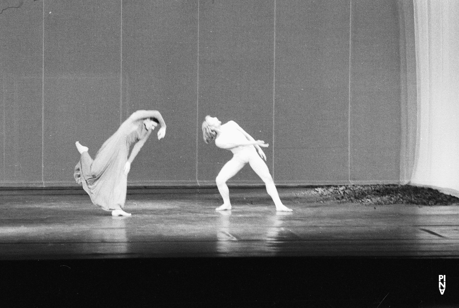 Dominique Mercy and Malou Airaudo in “Orpheus und Eurydike” by Pina Bausch