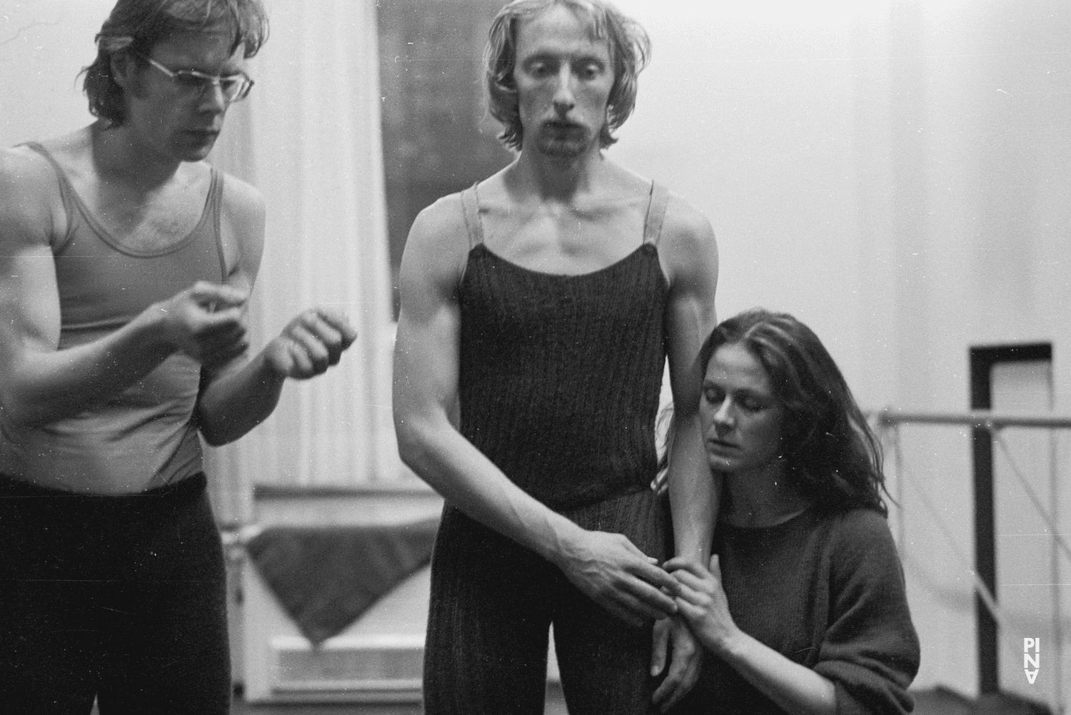 Ed Kortlandt, Dominique Mercy und Malou Airaudo in „Orpheus und Eurydike“ von Pina Bausch
