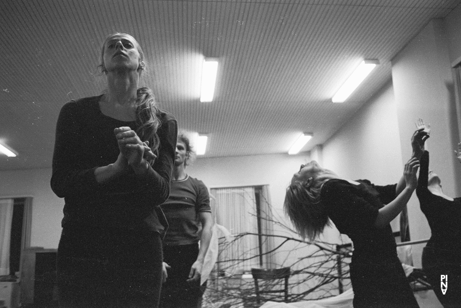 Tjitske Broersma, Marlis Alt et Michael Diekamp dans « Orpheus und Eurydike » de Pina Bausch