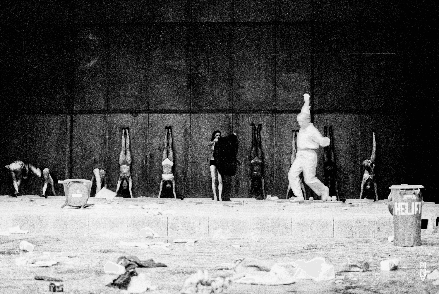 Dominique Mercy et Julie Anne Stanzak dans « Palermo Palermo » de Pina Bausch