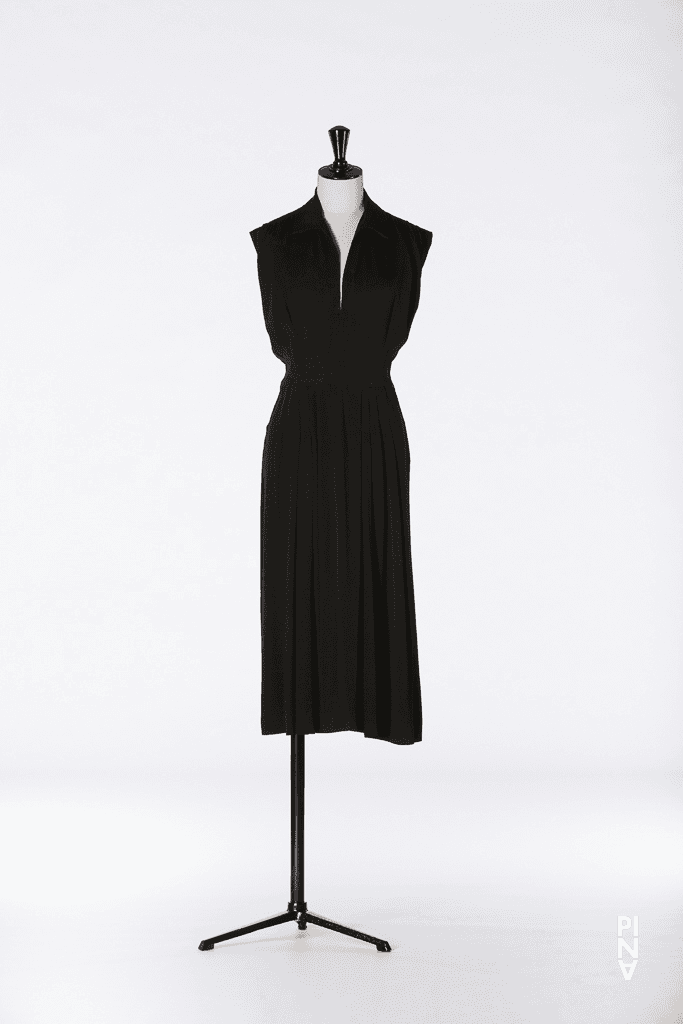 Jupe courte, porté par « Palermo Palermo » de Pina Bausch