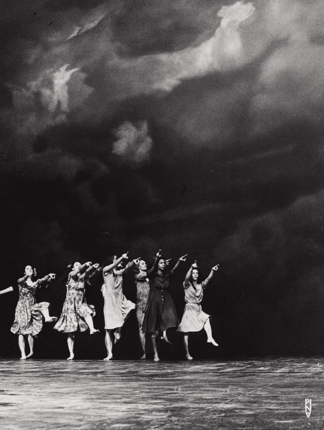 Beatrice Libonati, Quincella Swyningan und Julie Shanahan in „Palermo Palermo“ von Pina Bausch