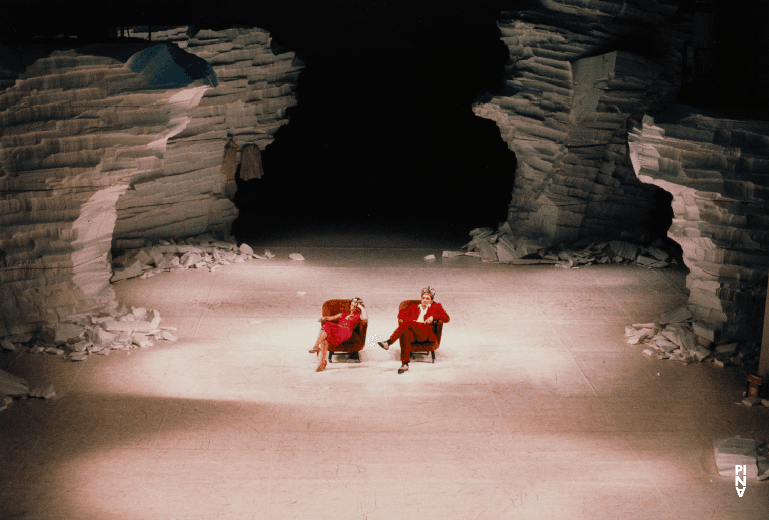 Jan Minařík and Nazareth Panadero in “Renate wandert aus (Renate Emigrates)” by Pina Bausch, Nov. 9, 1984