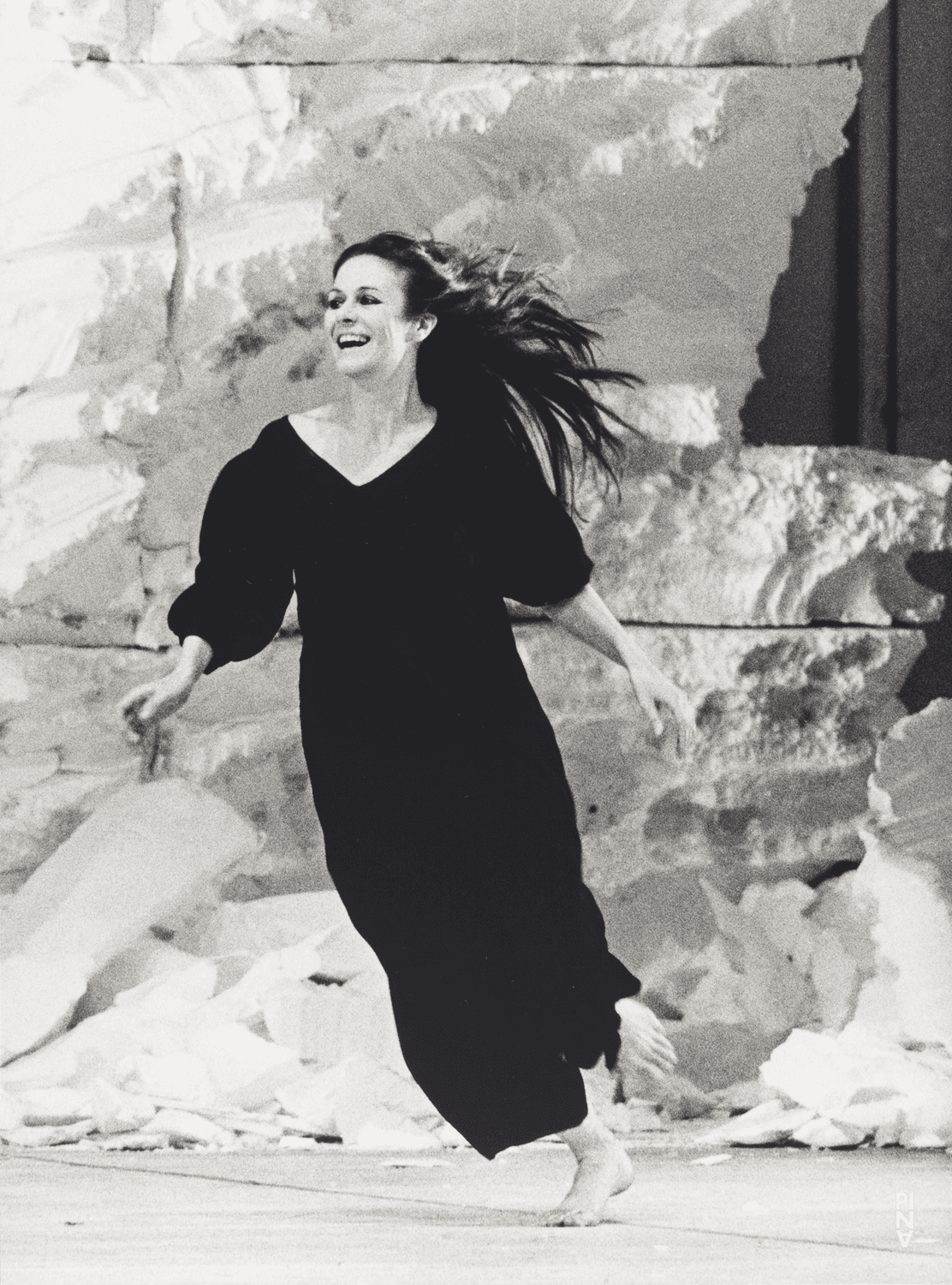 Malou Airaudo in “Renate wandert aus (Renate Emigrates)” by Pina Bausch