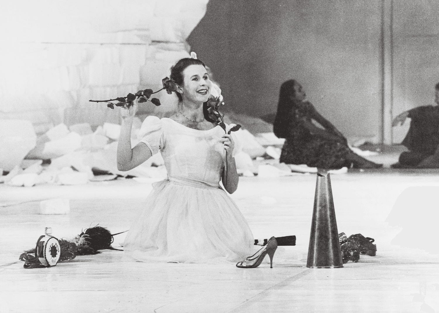 Josephine Ann Endicott and Kyomi Ichida in “Renate wandert aus (Renate Emigrates)” by Pina Bausch