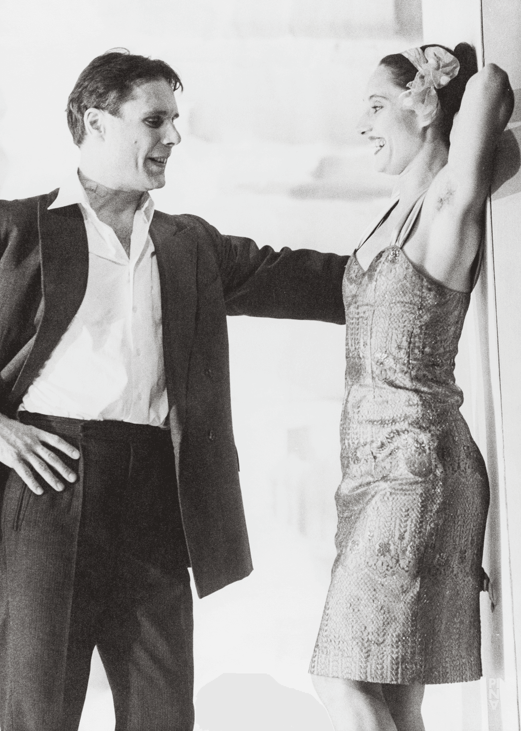 Ed Kortlandt and Nazareth Panadero in “Renate wandert aus (Renate Emigrates)” by Pina Bausch