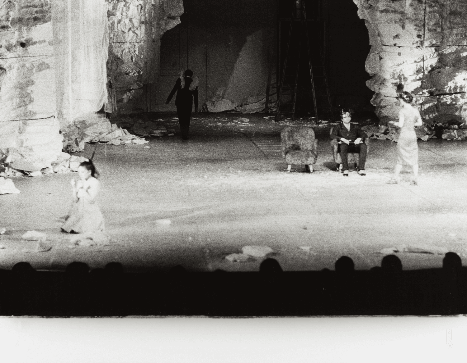 Jan Minařík, Mari Di Lena and Vivienne Newport in “Renate wandert aus (Renate Emigrates)” by Pina Bausch